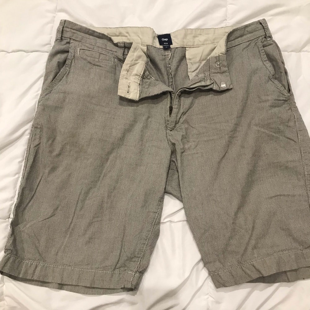 Men’s shorts Sz 35 Gap